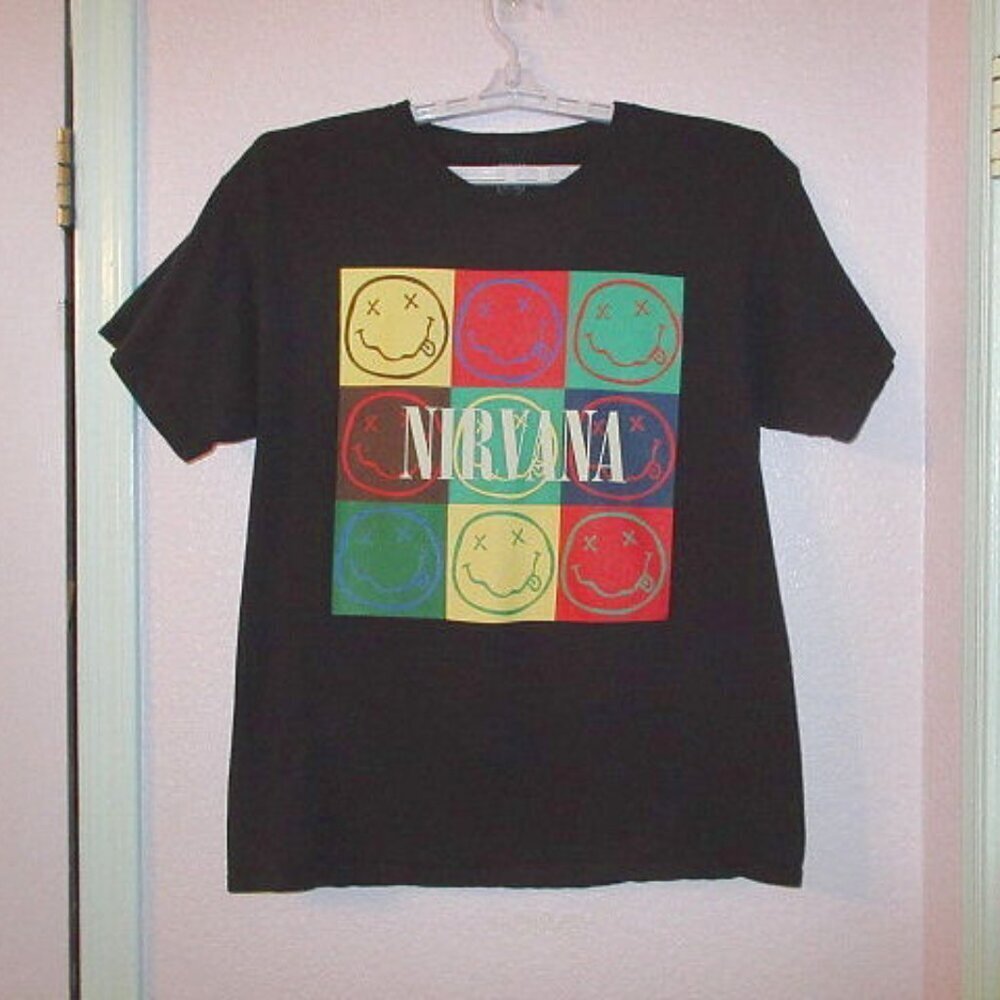 Nirvana Rainbow Smiley T-Shirt Size L Short Sleeves 90s Grunge Graphic Rock Band